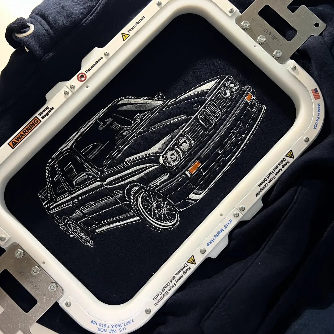 Sweat à capuche de voiture brodé personnalisé, le cadeau parfait pour les amateurs de voitures. Sweat-shirt brodé personnalisé, cadeau papa