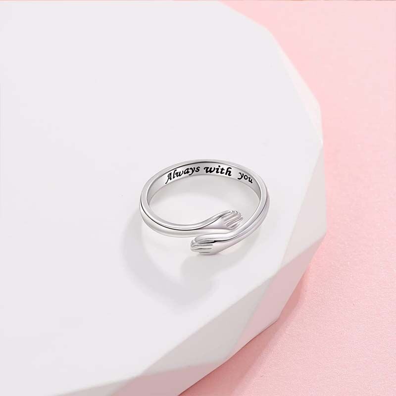 Ring mit individueller Gravur "Hugging Me"