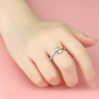 Ring mit individueller Gravur "Hugging Me"