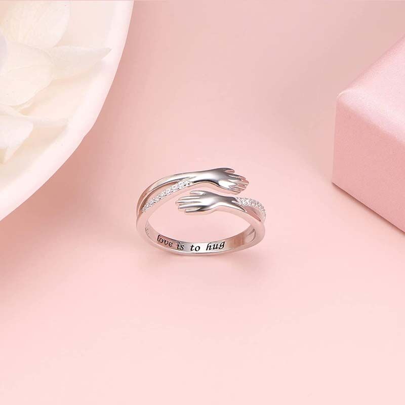 Ring mit individueller Gravur Liebe ist umarmen