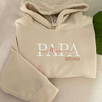 Personalisierter Kapuzenpullover mit gesticktem Namen und Datum und optionalem PAPA-Design Einzigartiges Geschenk für die Familie