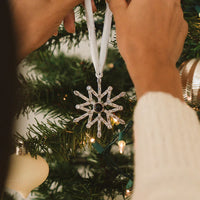 Personalisiertes rosa Schneeflocken-Foto-Ornament Weihnachtsgeschenke