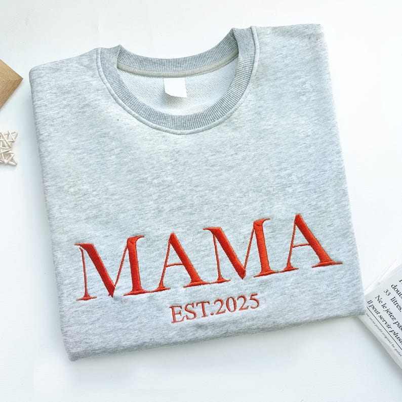 Personalisiertes Mama-Sweatshirt mit Vollstickerei, Outfit für frischgebackene Mütter, Geschenkidee zum Muttertag
