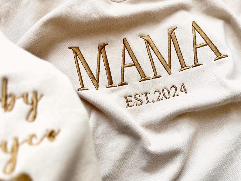 Personalisiertes Mama-Sweatshirt mit Vollstickerei, Outfit für frischgebackene Mütter, Geschenkidee zum Muttertag