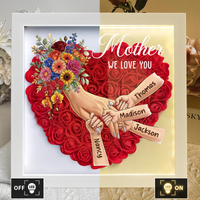 (LED-Schattenbox) Mama hält Händchen – Individuell gestaltbarer Rahmen mit Kindernamen, Blumenherz und Beleuchtung – Geschenkidee zum Muttertag für Mama und Oma