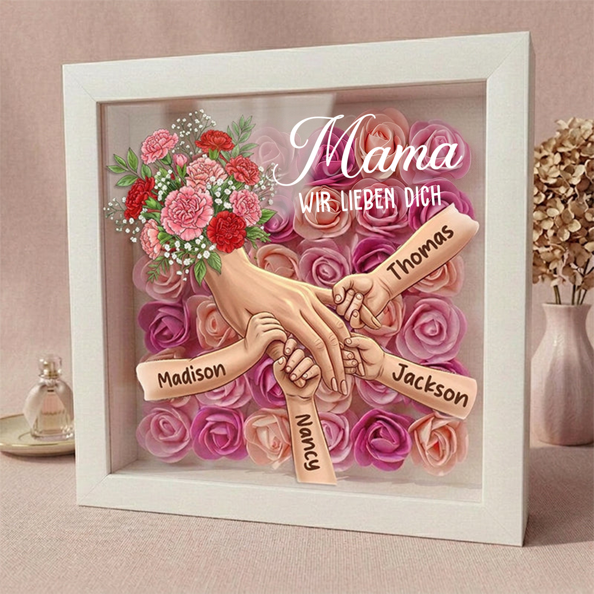 Personalisierte Gedenkbox „Mama hält Hände“ mit Nelkenmotiv – Individuell gestaltbarer Erinnerungsrahmen, Geschenk zum Muttertag in liebevoller Erinnerung