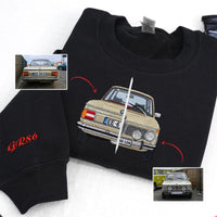 Individuelles Autofoto auf den Hoodie gestickt – Bestickter Auto-Hoodie für Autoliebhaber