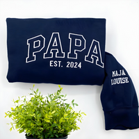 Personalisiertes besticktes Papa-Sweatshirt, T-Shirt, Hoodie mit Kindernamen auf dem Ärmel, Geschenk für neuen Papa, Vatertagsgeschenk