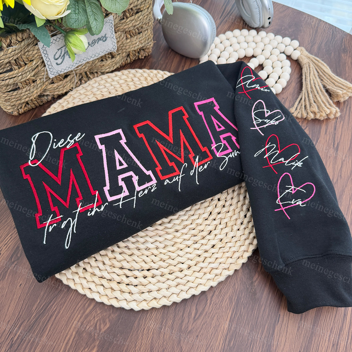 [Stickerei] Individuell besticktes Sweatshirt „Mama trägt ihr Herz auf dem Ärmel“, Muttertagsgeschenk