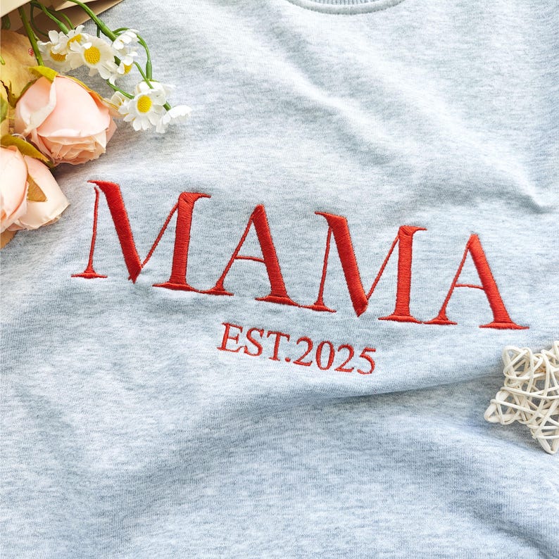 Personalisiertes Mama-Sweatshirt mit Vollstickerei, Outfit für frischgebackene Mütter, Geschenkidee zum Muttertag