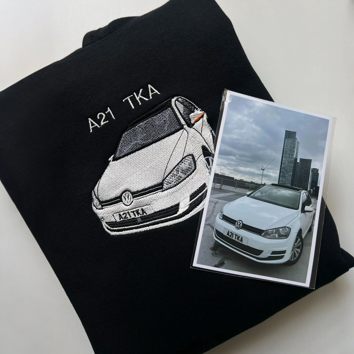 Sweat à capuche de voiture brodé personnalisé, le cadeau parfait pour les amateurs de voitures. Sweat-shirt brodé personnalisé, cadeau papa