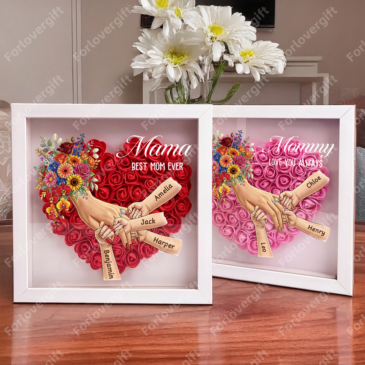 (LED-Schattenbox) Mama hält Händchen – Individuell gestaltbarer Rahmen mit Kindernamen, Blumenherz und Beleuchtung – Geschenkidee zum Muttertag für Mama und Oma