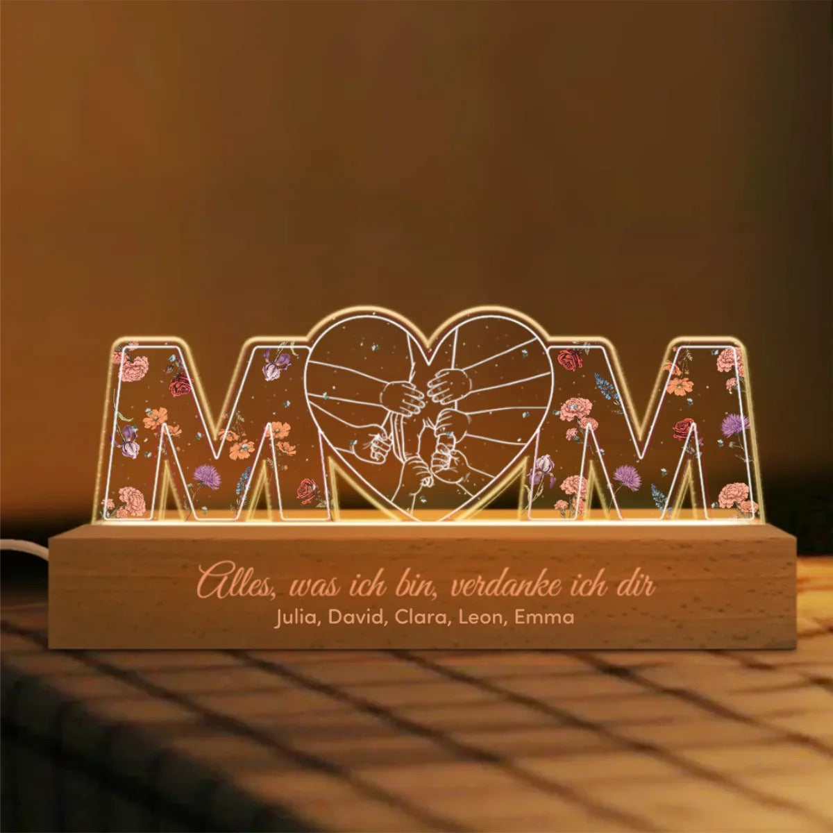 Gepersonaliseerd MOM-nachtlampje met geboortebloemen en hand-in-handpatroon 