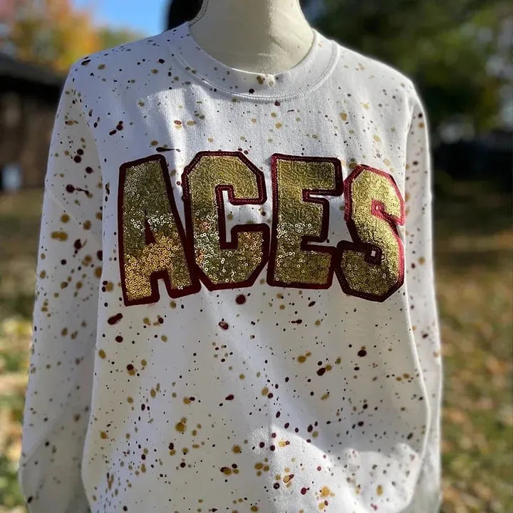 Kundenspezifisches, handgefertigtes Shirt mit Punkt-Maskottchen und Sweatshirt mit Pailletten-Stickerei und Teamnamen