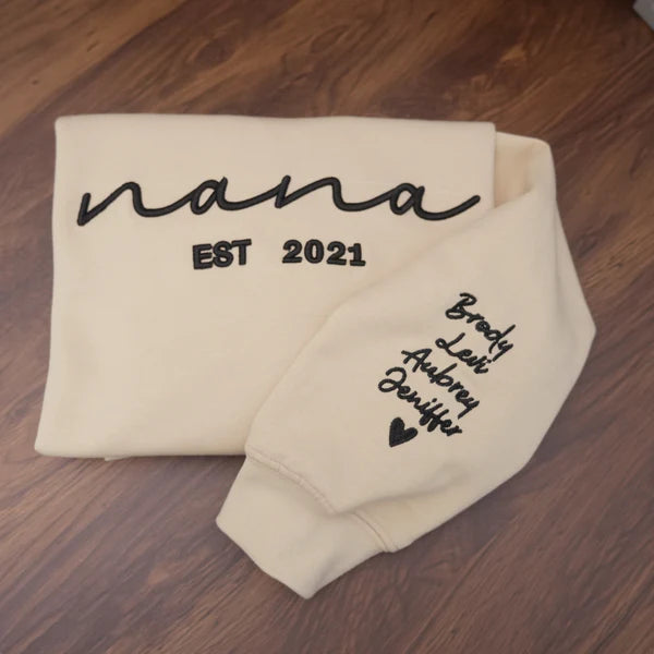 Besticktes Mama-Sweatshirt: Personalisierte Kindernamen & Datum – Geschenk für frischgebackene Mütter