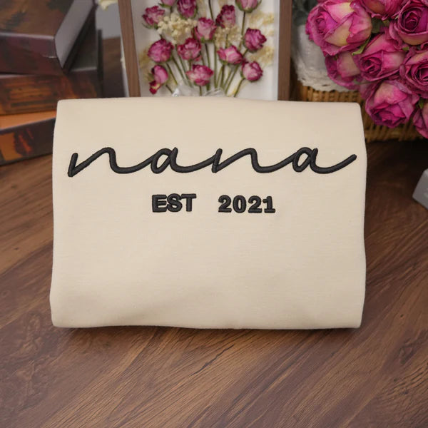 Besticktes Mama-Sweatshirt: Personalisierte Kindernamen & Datum – Geschenk für frischgebackene Mütter