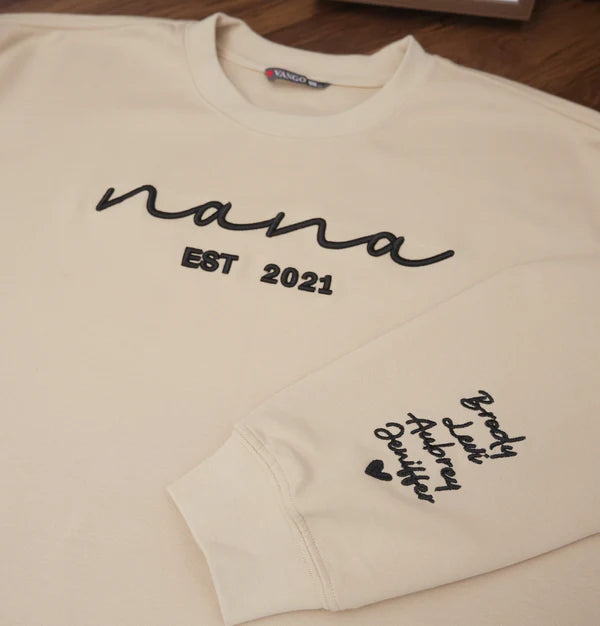 Besticktes Mama-Sweatshirt: Personalisierte Kindernamen & Datum – Geschenk für frischgebackene Mütter