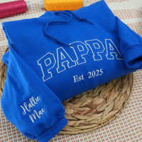 Personalisiertes besticktes Papa-Sweatshirt, T-Shirt, Hoodie mit Kindernamen auf dem Ärmel, Geschenk für neuen Papa, Vatertagsgeschenk