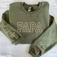 Personalisiertes besticktes Papa-Sweatshirt, T-Shirt, Hoodie mit Kindernamen auf dem Ärmel, Geschenk für neuen Papa, Vatertagsgeschenk