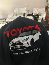 Bestickter, personalisierter Auto-Hoodie und T-Shirt mit deinem eigenen Fahrzeug – Geschenkidee für Autoliebhaber