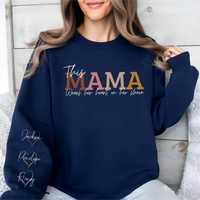 Achter elk geweldig kind staat een moeder – gepersonaliseerde, gepersonaliseerde unisex sweatshirt met ontwerp op de mouw – cadeau voor moeder, oma 