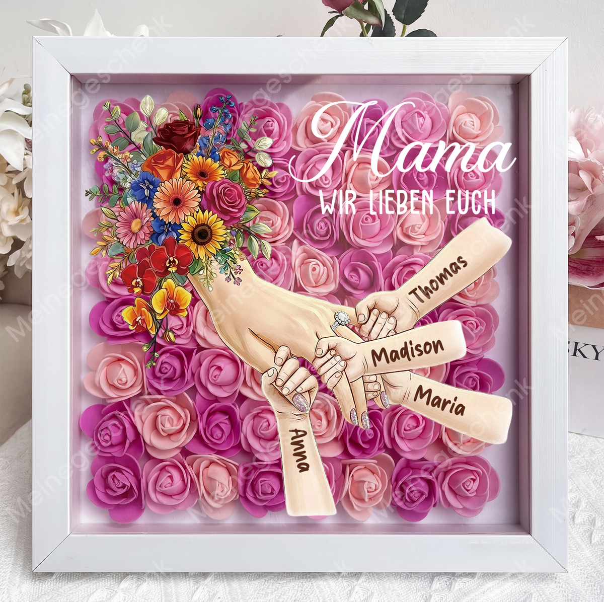 Personalisierte Schattenbox Mama hält Händchen – Individuell gestalteter Blumenherzrahmen mit Kindernamen als Geschenk für Mama und Oma