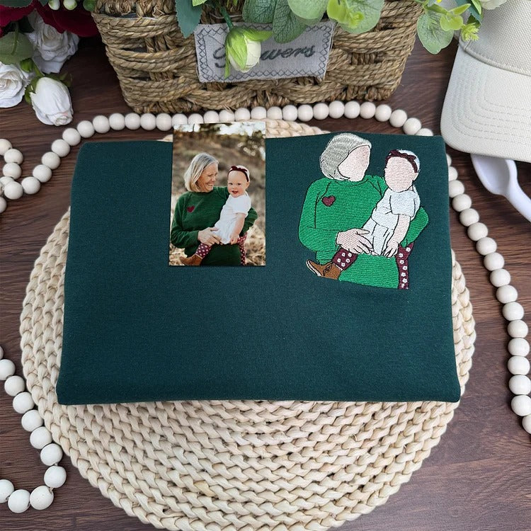 Individuell besticktes T-Shirt, Sweatshirt mit Mama-Porträt