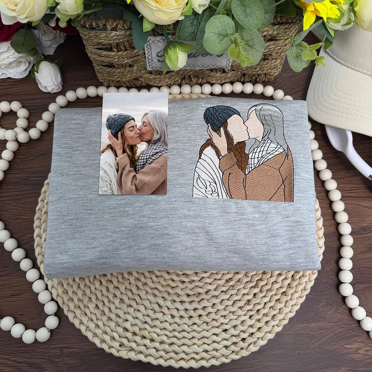 Individuell besticktes T-Shirt, Sweatshirt mit Mama-Porträt