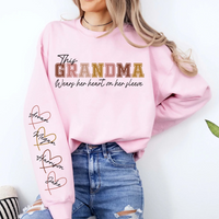 Achter elk geweldig kind staat een moeder – gepersonaliseerde, gepersonaliseerde unisex sweatshirt met ontwerp op de mouw – cadeau voor moeder, oma 