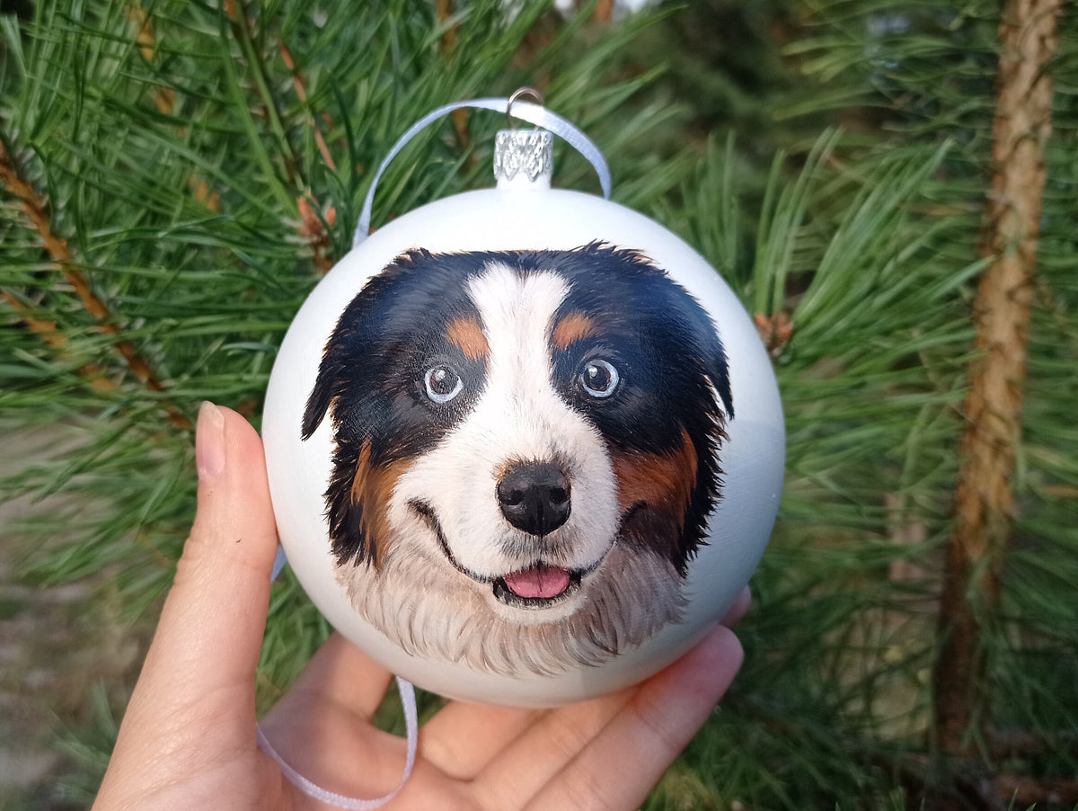 Individuell handbemalte Christbaumkugel mit Haustierporträt, personalisiertes Ornament, komplett von Hand bemalt nach einem Kundenfoto. Hundekunst