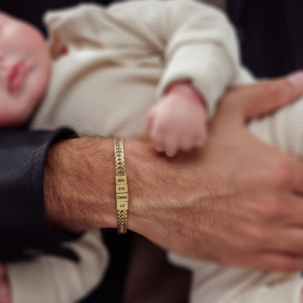 Vatertagsgeschenk, individuelles Goldarmband für Papa mit Kindernamen, personalisiertes Papa-Armband, Familienname-Armband