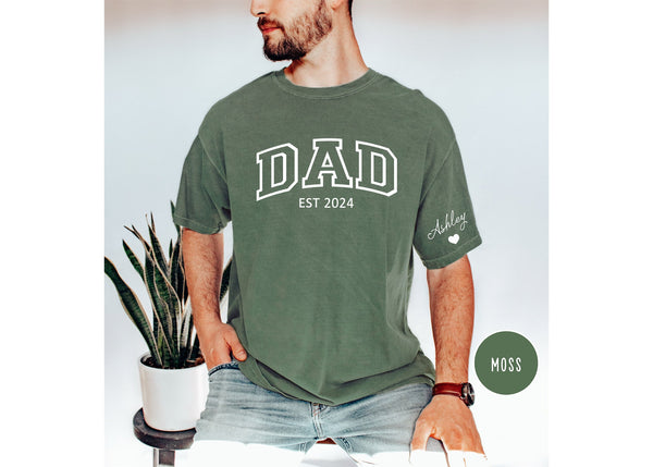 Comfort Colors Personalisiertes Papa-Shirt mit Kindernamen auf dem Ärmel, personalisiertes Papa-Shirt, Geschenk für neuen Papa, Geschenk für Papa, Geschenke für Papa, Vatertagsgeschenk