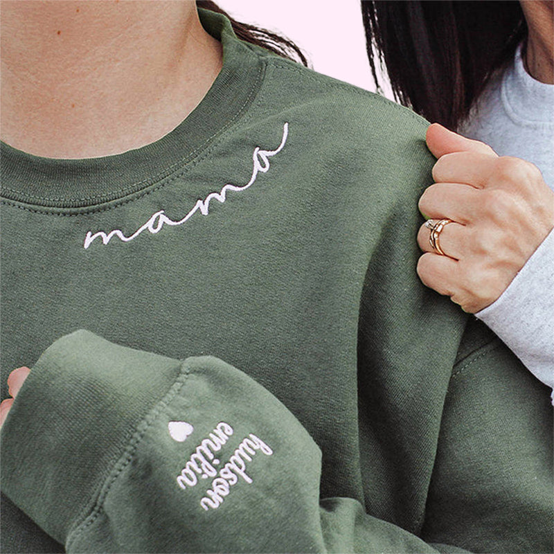 Benutzerdefiniertes Mama besticktes Sweatshirt mit Kindernamen am Ärmel – Geschenk für neue Mutter personalisiert