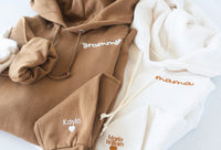 Personalisierter Kapuzenpullover mit Kragen und Ärmeln, bestickter Kapuzenpullover für Mama, Mutter, Großmutter mit Kindernamen, Kindernamen, personalisiert bestickt