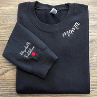 Benutzerdefiniertes Mama besticktes Sweatshirt mit Kindernamen am Ärmel – Geschenk für neue Mutter personalisiert