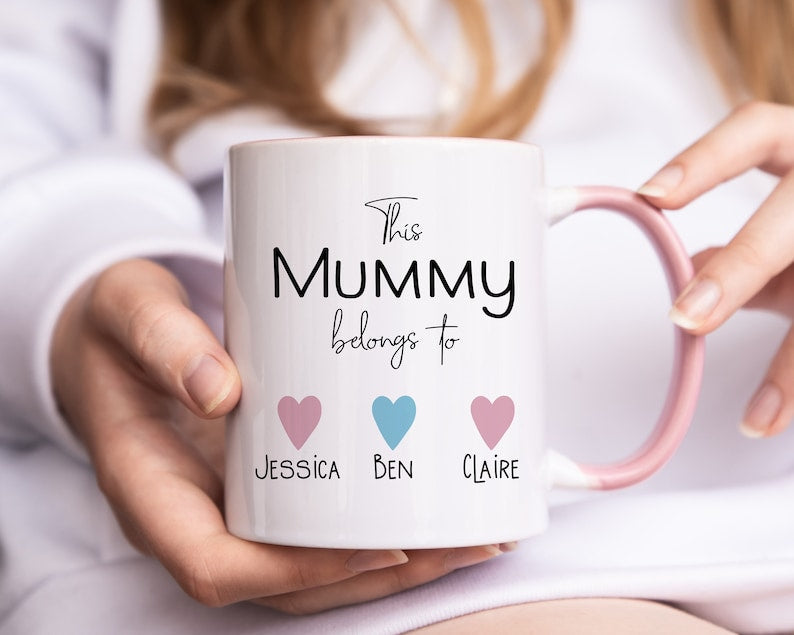 Muttertagstasse, personalisiert, diese Mama gehört zur Tasse. Mama-Geschenk von Kindern