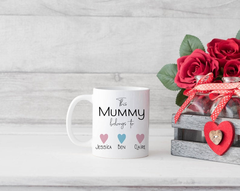 Muttertagstasse, personalisiert, diese Mama gehört zur Tasse. Mama-Geschenk von Kindern