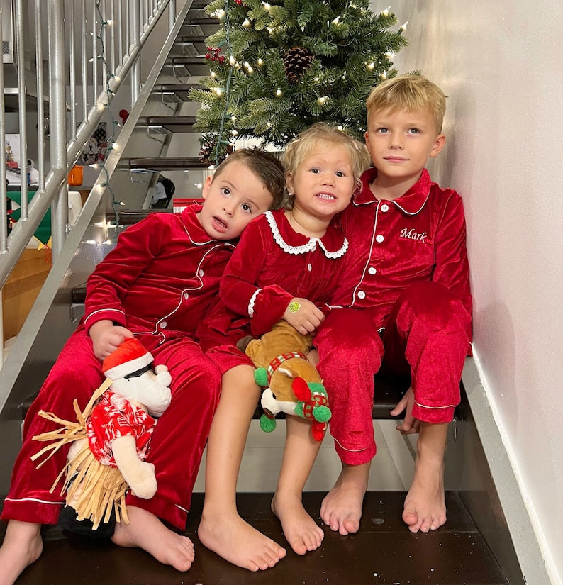 Personalisierter Familien-Weihnachtspyjama Maßgeschneiderter Pyjama aus rotem Samt